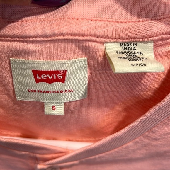 Levi’s Top🔥 - Picture 3 of 3